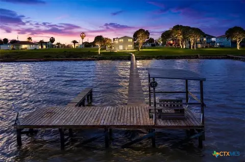1838 W Bayshore Dr, Palacios, TX 77465