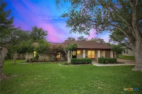 150 Oak Creek Cir, Luling, TX 78648