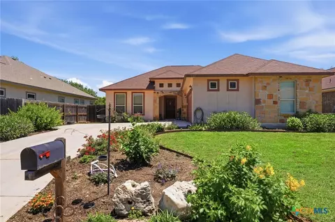 225 Greenway Dr, Seguin, TX 78155