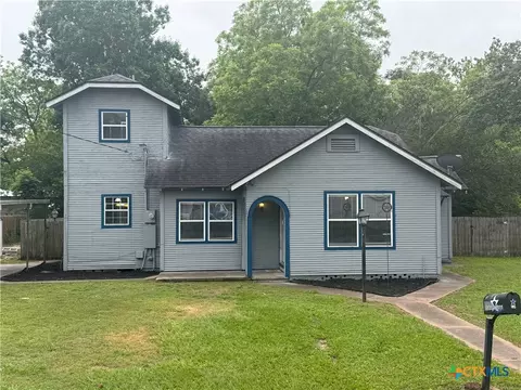 105 W Brackenridge St, Edna, TX 77957