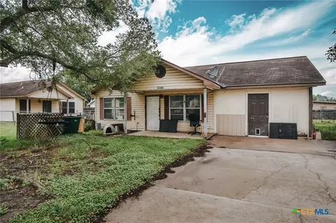 3304 Lone Tree Rd, Victoria, TX 77901