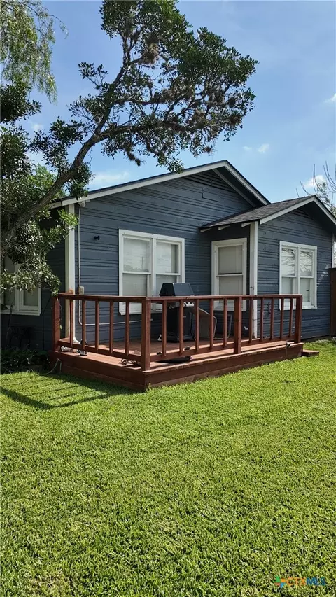 305 Dunn St, Cuero, TX 77954