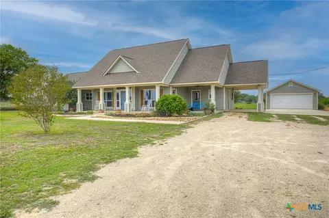 2048 E Martindale Rd, Seguin, TX 78155