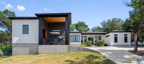 418 S Venture Blvd, Point Venture, TX 78645