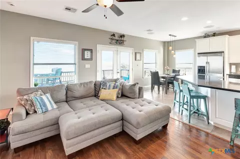 Living - 314 Windswept Dr, Port Lavaca, TX 77979 photo 3 of 5