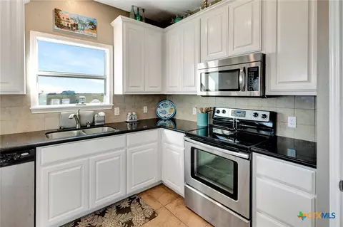 Kitchen - 314 Windswept Dr, Port Lavaca, TX 77979 photo 4 of 4