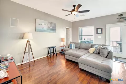 Living - 314 Windswept Dr, Port Lavaca, TX 77979 photo 2 of 5