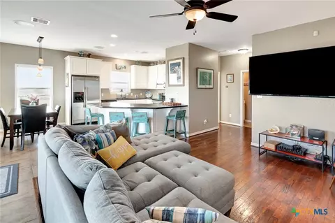 Living - 314 Windswept Dr, Port Lavaca, TX 77979 photo 4 of 5