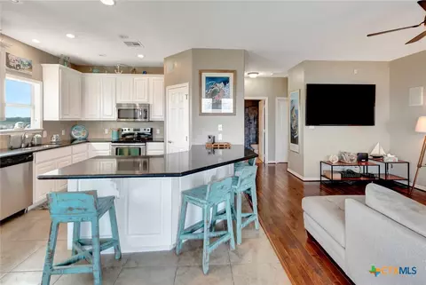 Kitchen - 314 Windswept Dr, Port Lavaca, TX 77979 photo 2 of 4