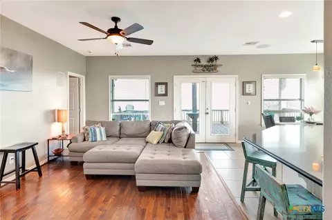 Living - 314 Windswept Dr, Port Lavaca, TX 77979 photo 5 of 5