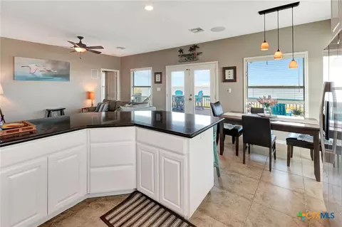 Kitchen - 314 Windswept Dr, Port Lavaca, TX 77979 photo 3 of 4