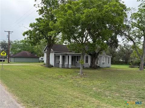 239 W High St, Goliad, TX 77963
