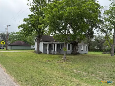 239 W High St, Goliad, TX 77963
