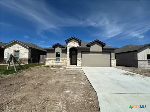 8912 Glade Dr, Temple, TX 76502