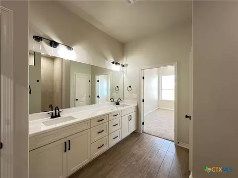 Bath - 130 Lasso Loop, Lorena, TX 76655 photo 2 of 3
