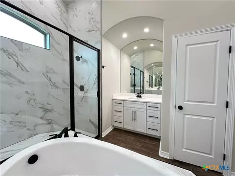 Bath - 132 Lasso Loop, Lorena, TX 76655 photo 3 of 4