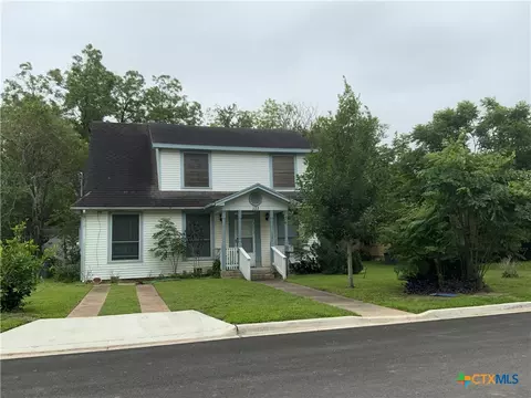 103 E Warren Ave, Victoria, TX 77901