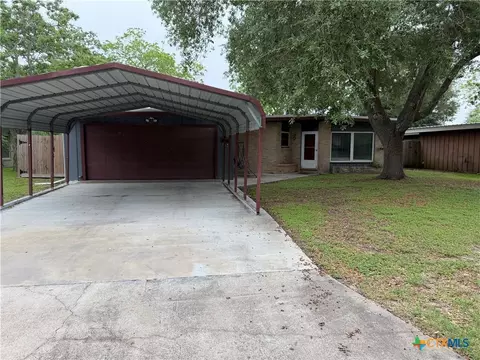 202 Bonham St, Port Lavaca, TX 77979