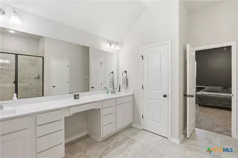 Entry Way - 3211 Trinity Dr, Belton, TX 76513 photo 4 of 7