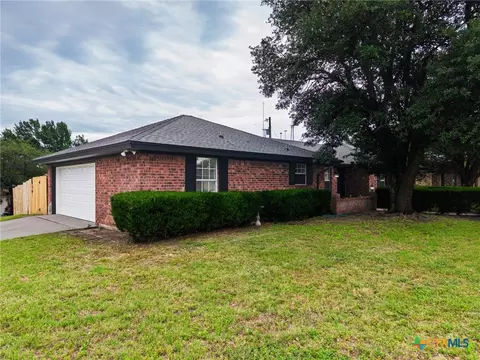 810 Courtney Ln, Copperas Cove, TX 76522