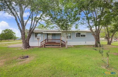 21 Berkshire Dr, Telferner, TX 77988