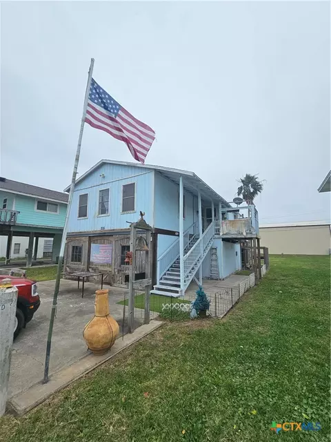 205 Polk St, Port O'connor, TX 77982