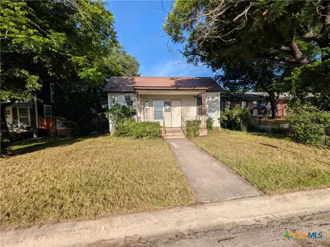 104 N Walnut St, Lampasas, TX 76550
