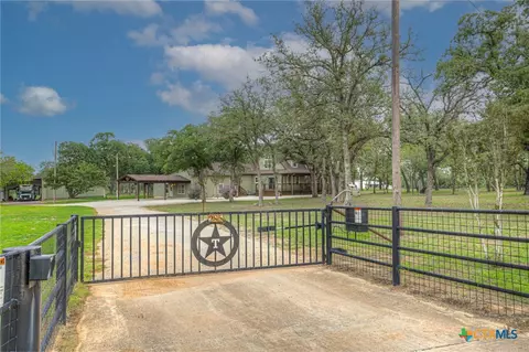 285 Rangeland Rd, Seguin, TX 78155