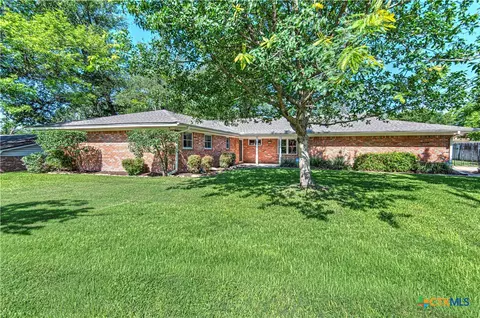 1810 N Beal St, Belton, TX 76513