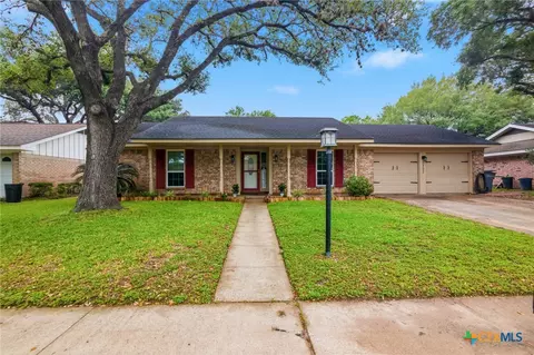 1307 Plantation Rd, Victoria, TX 77904