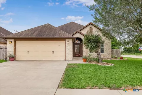 201 Amberglow Ct, Victoria, TX 77904