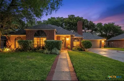 110 Champions Row, Victoria, TX 77904