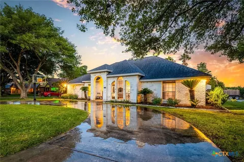 601 Woodlake Dr, Mcqueeney, TX 78123
