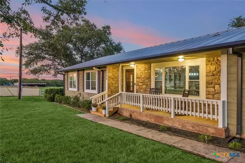 295 Mcknight Rd, Seguin, TX 78155