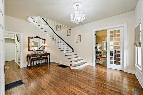 Entry Way - 403 E Bowie St, Luling, TX 78648 photo 3 of 8