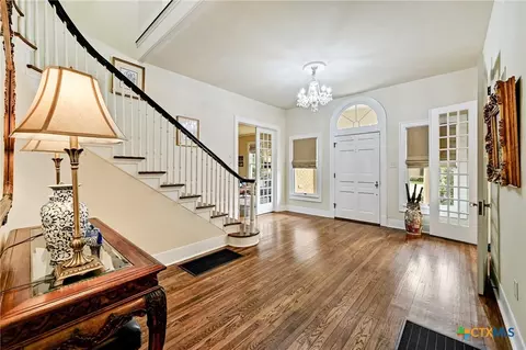 Entry Way - 403 E Bowie St, Luling, TX 78648 photo 4 of 8