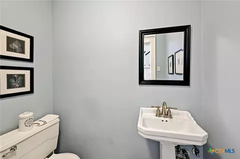 Bath - 403 E Bowie St, Luling, TX 78648 photo 5 of 6