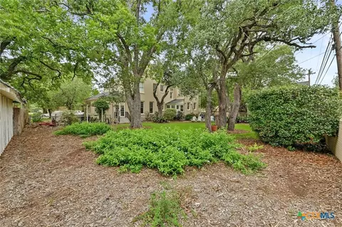 Exterior - 403 E Bowie St, Luling, TX 78648 photo 4 of 5