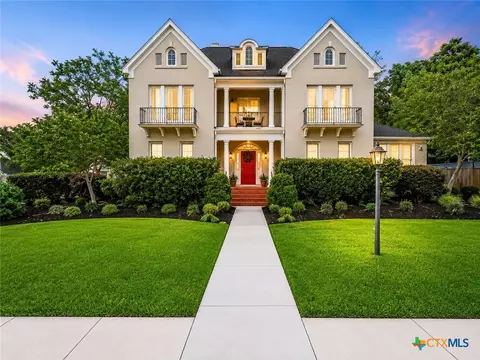 403 E Bowie St, Luling, TX 78648