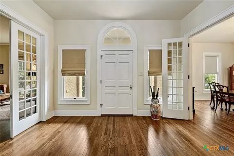 Entry Way - 403 E Bowie St, Luling, TX 78648 photo 2 of 8