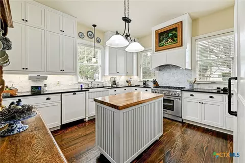 Kitchen - 403 E Bowie St, Luling, TX 78648 photo 1 of 3