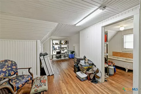 Entry Way - 403 E Bowie St, Luling, TX 78648 photo 8 of 8