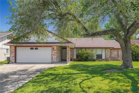 306 Beechwood Dr, Victoria, TX 77901