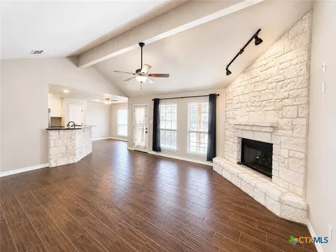 1421 Cottonwood Rd, Fischer, TX 78623