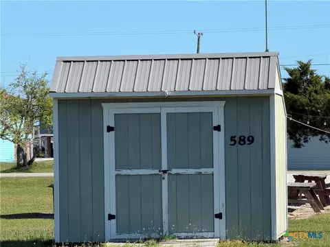589 Swallow Dr, Palacios, TX 77465
