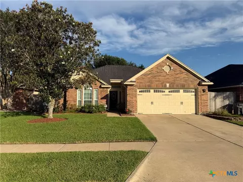 303 Arabian Dr, Victoria, TX 77904