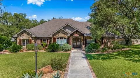 104 Trinity St, Yoakum, TX 77995