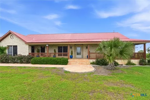 8293 Boenig Rd, Seguin, TX 78155