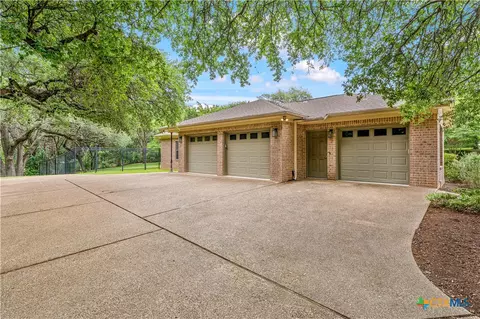 Exterior - 3201 Edward Dr, Waco, TX 76708 photo 4 of 5