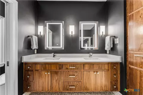 Bath - 3201 Edward Dr, Waco, TX 76708 photo 2 of 5